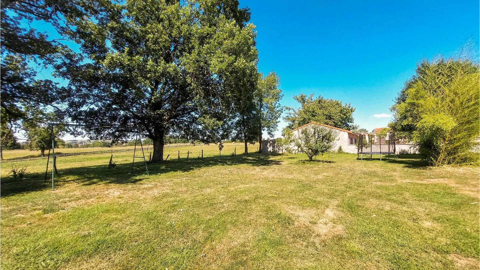 Gite Aux Hirondelles Pouilly-sous-Charlieu Holiday home